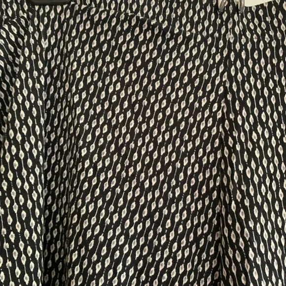 Light rayon capris - Picture 3 of 3